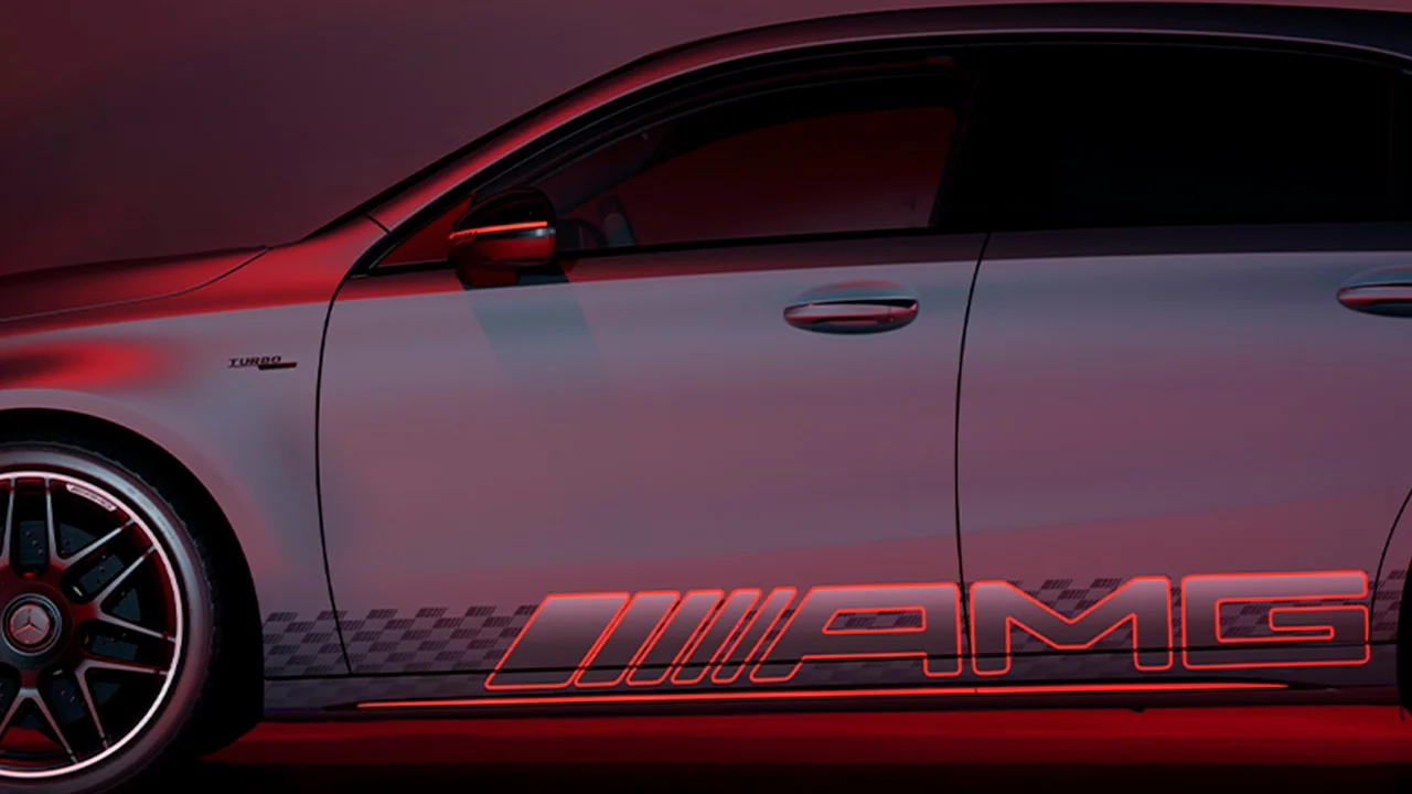 Alemautos-mercedes-benz-amg-a-45-s-exterior-puerta