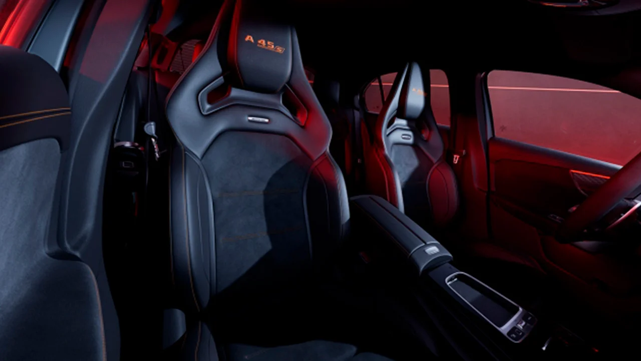 Alemautos-mercedes-benz-amg-a-45-s-interior-asientos