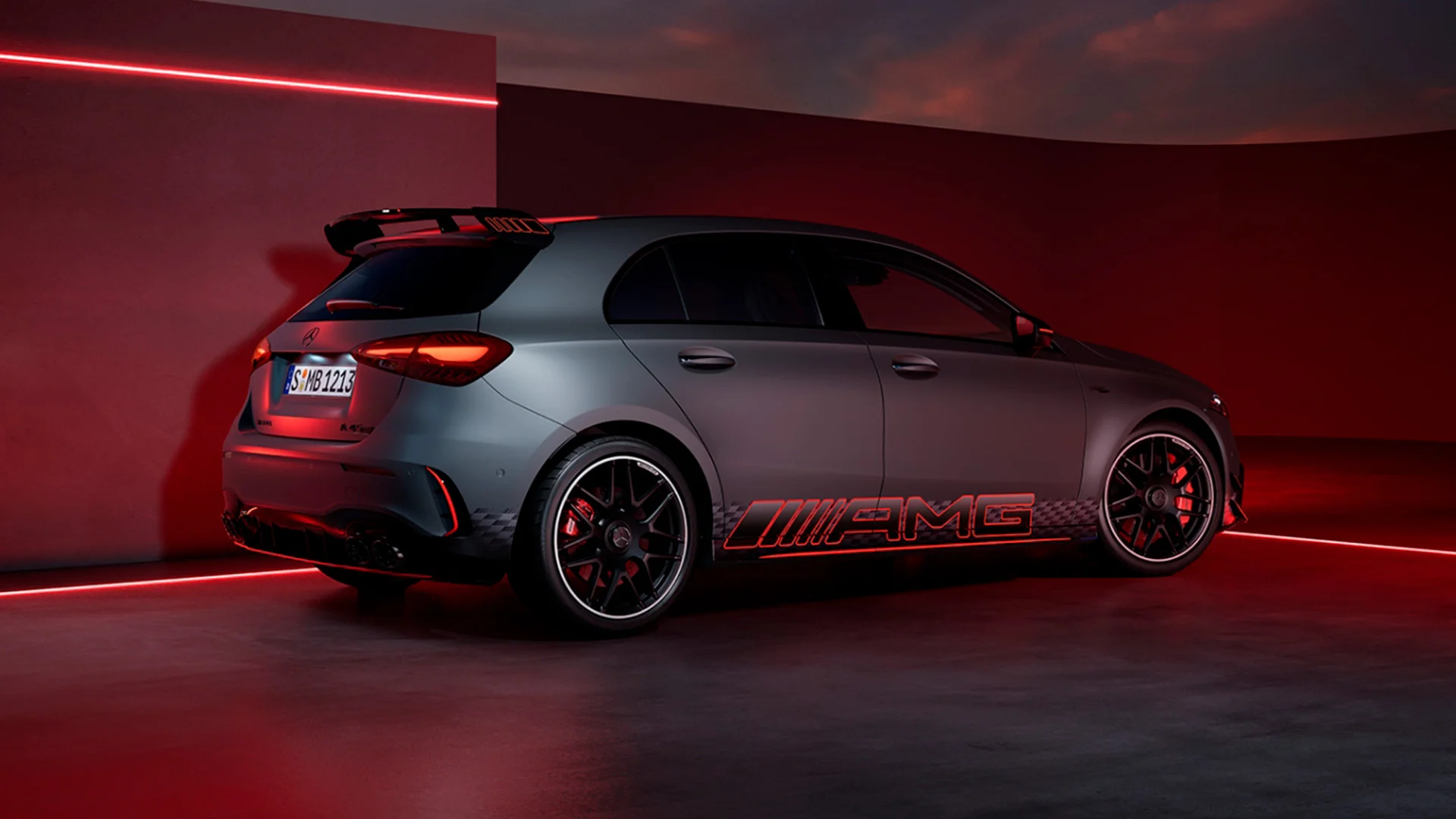 Alemautos-mercedes-benz-amg-a-45-s-izquierda