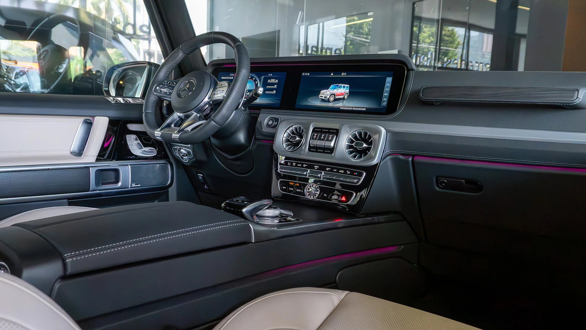 Alemautos-mercedes-benz-amg-g63-interior-mobile-new