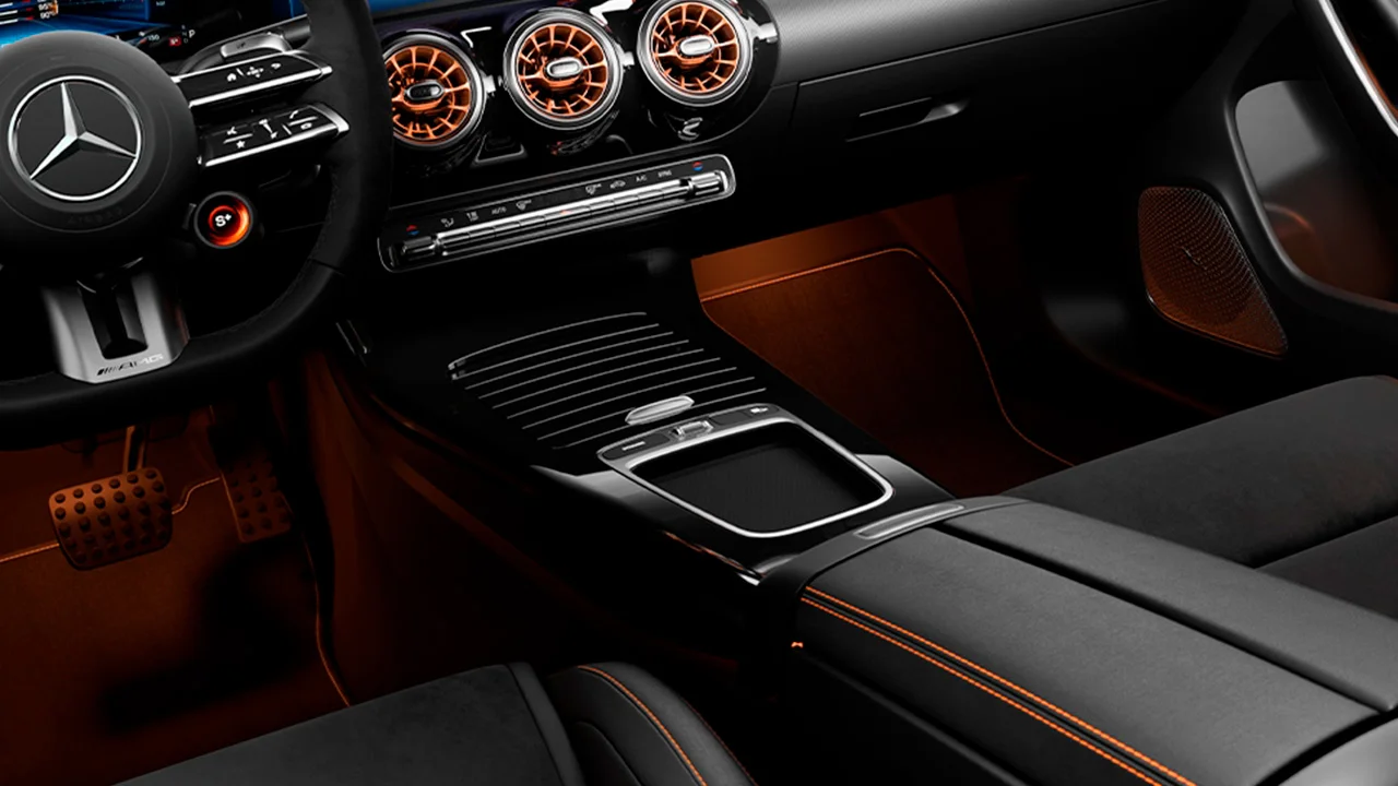 Alemautos-mercedes-benz-cla-45-s-nuevo-interior-consola