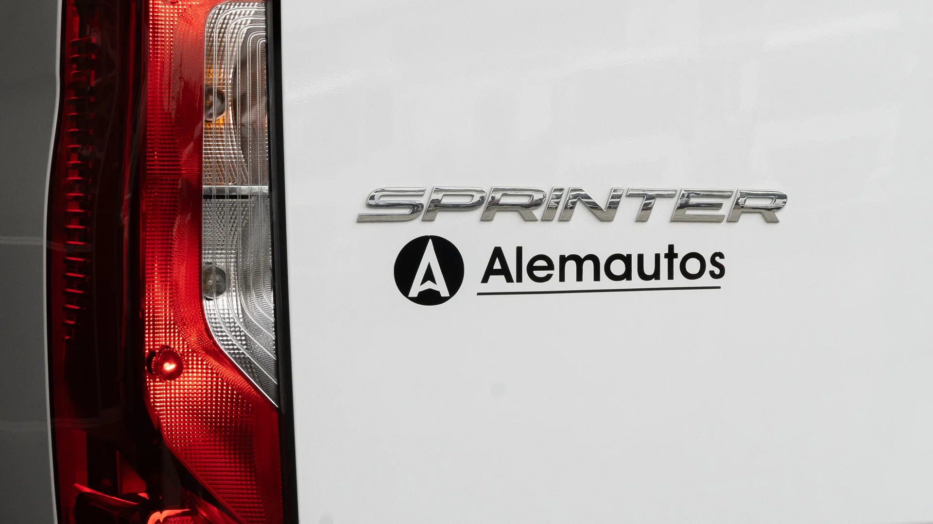 Mercedes-benz-alemautos-banner-sprinter-415-360-exterior-carrusel-4