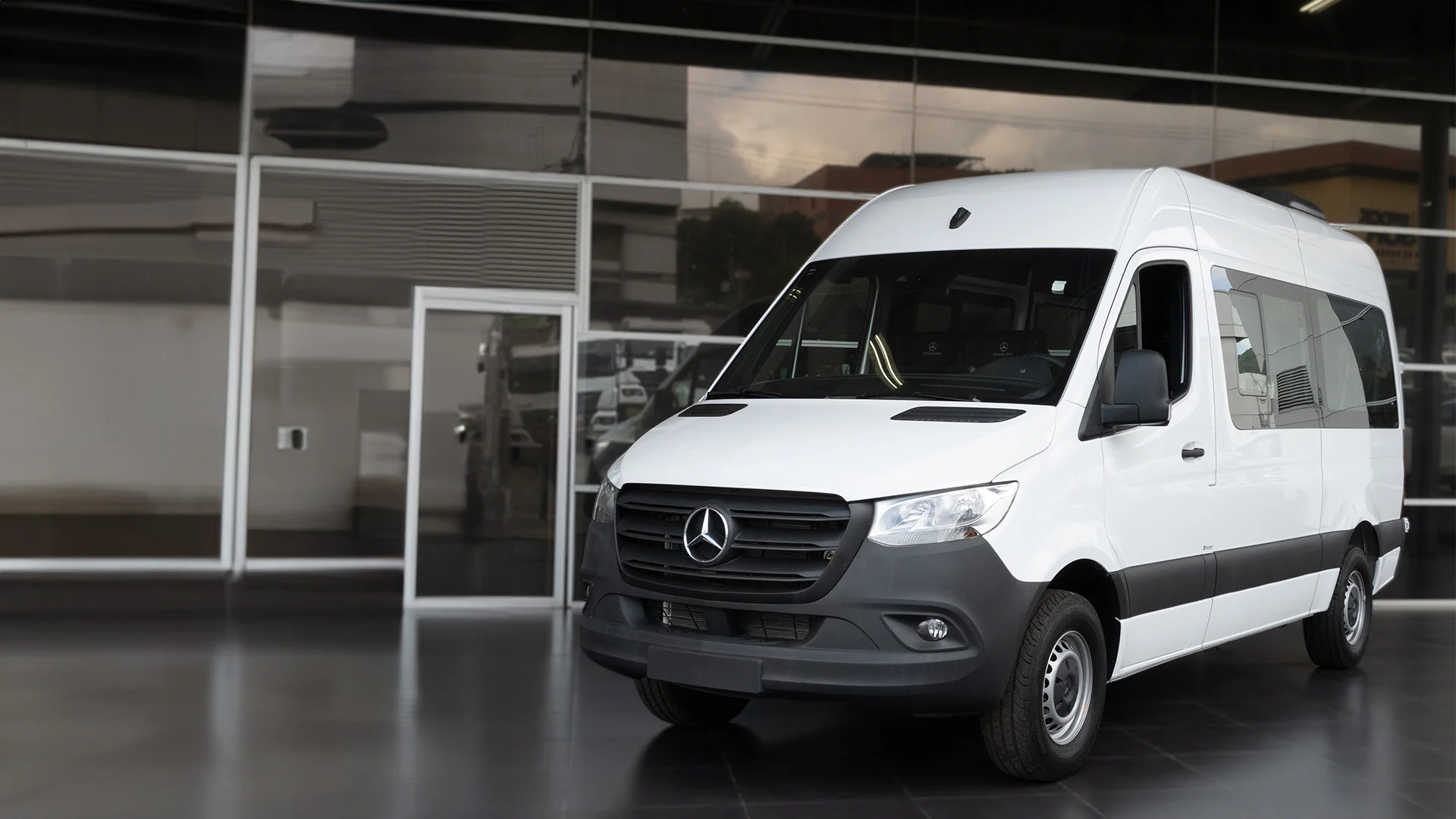 Mercedes-benz-alemautos-banner-sprinter-415-360-hero