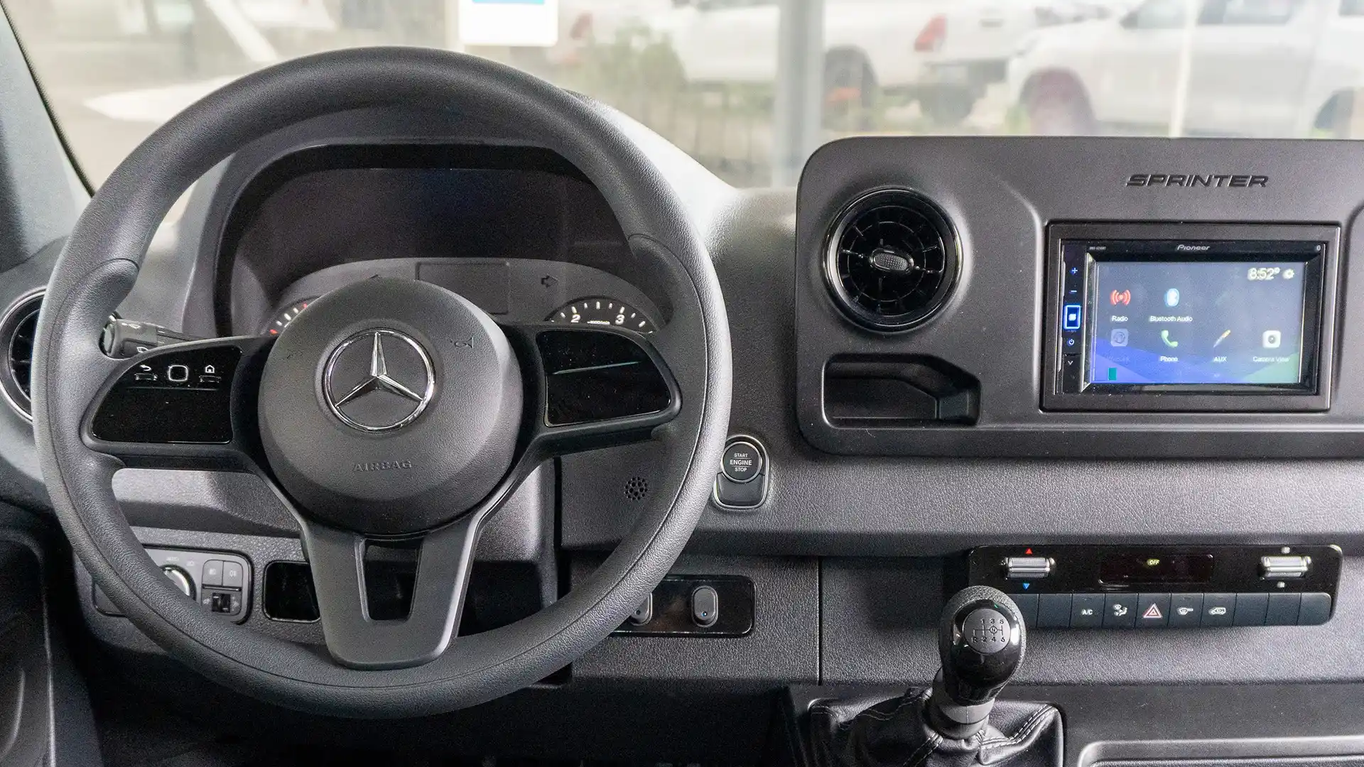 Mercedes-benz-alemautos-banner-sprinter-415-360-interior-carrusel-2