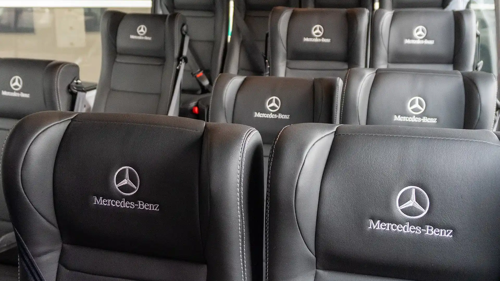 Mercedes-benz-alemautos-banner-sprinter-415-360-interior-mobile