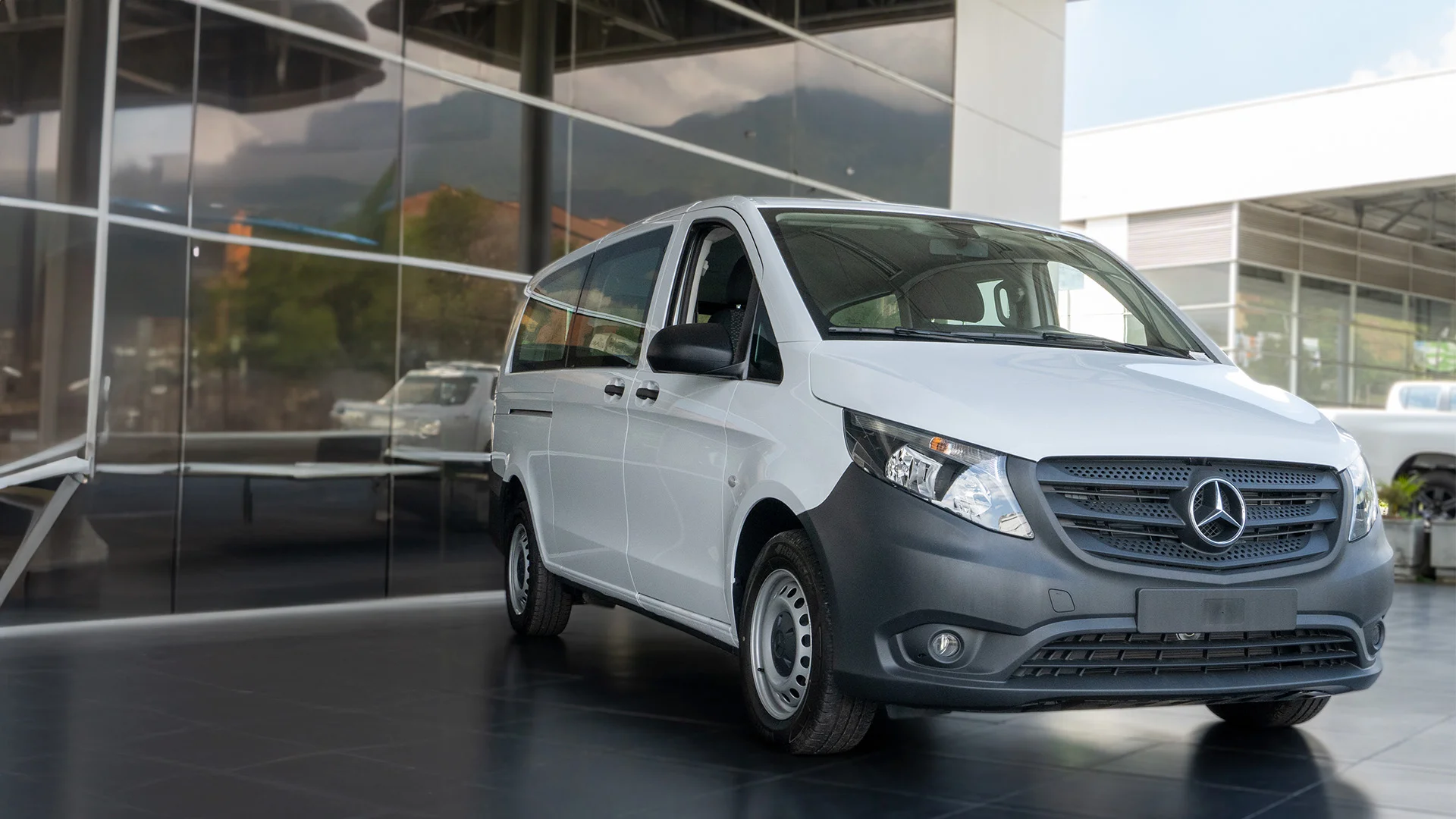 Mercedes-benz-alemautos-banner-vito-114-hero