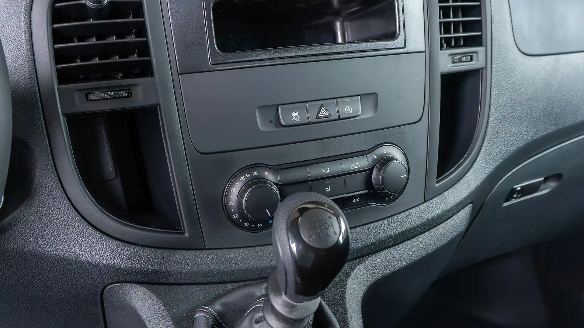Alemautos-mercedes-benz-vito-114-cerrada-interior-tooltip-2