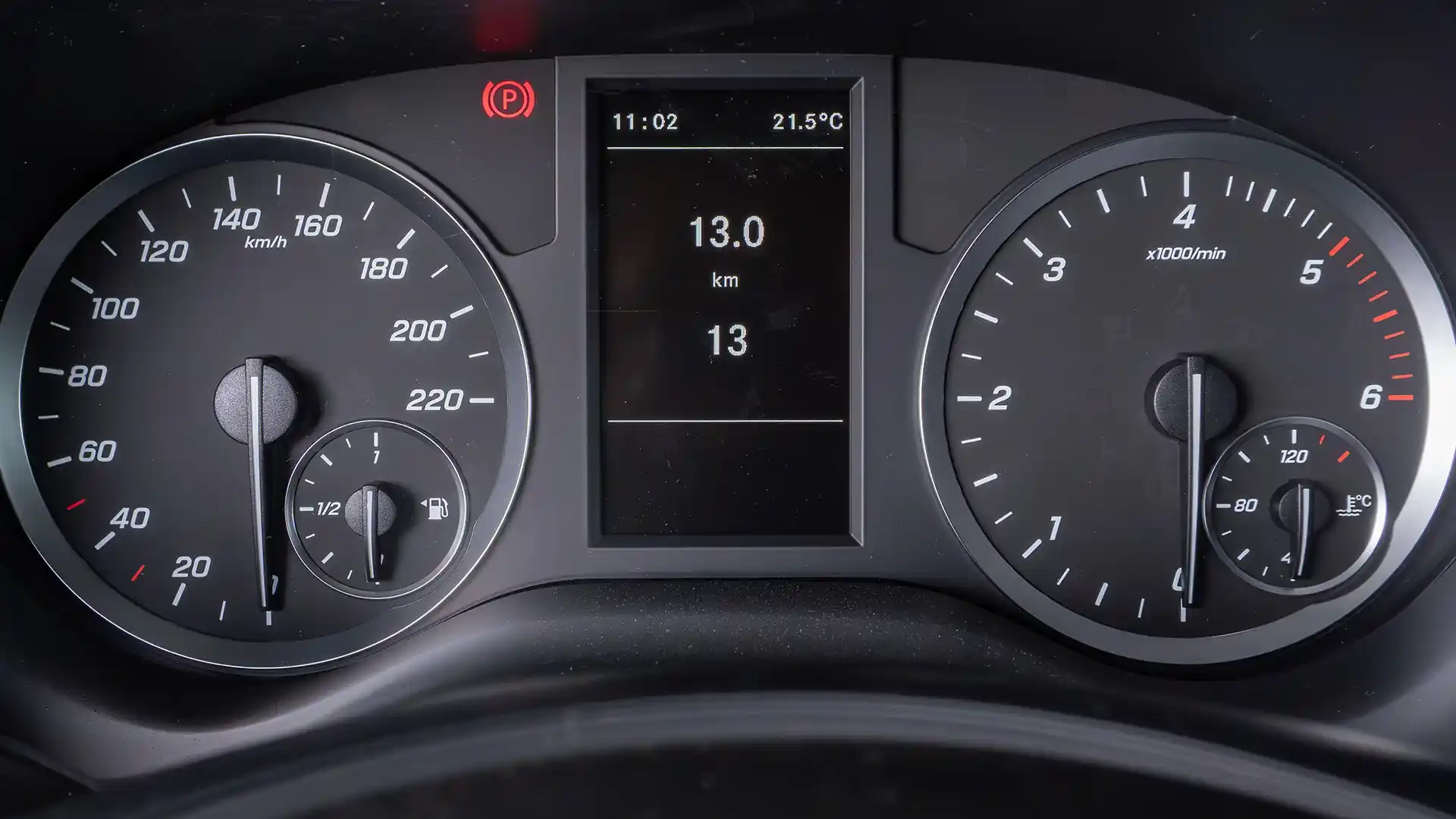 Alemautos-mercedes-benz-vito-114-cerrada-interior-tooltip-3