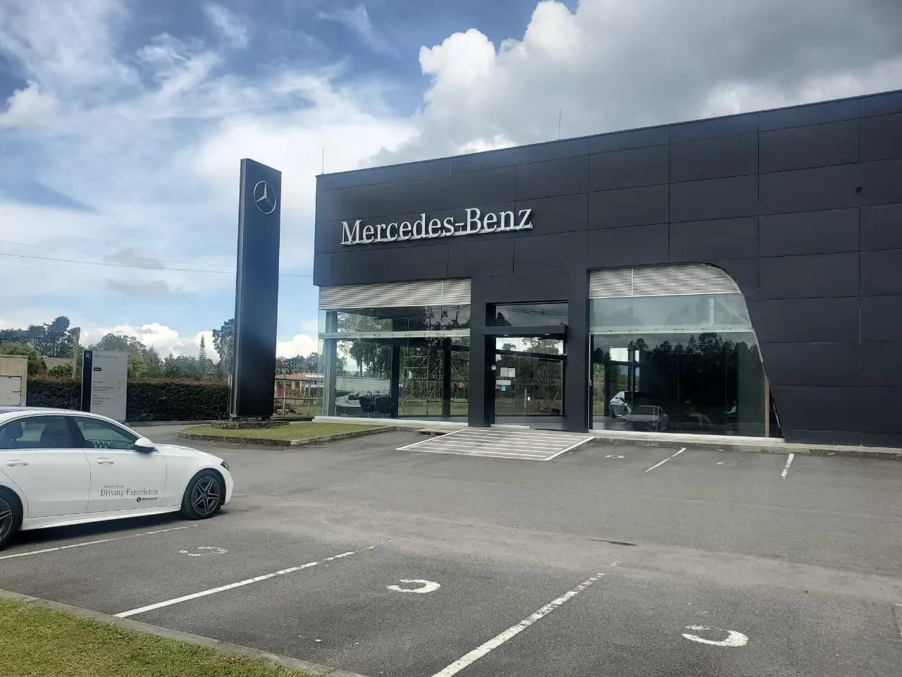 Sede Alemautos Mercedes Benz