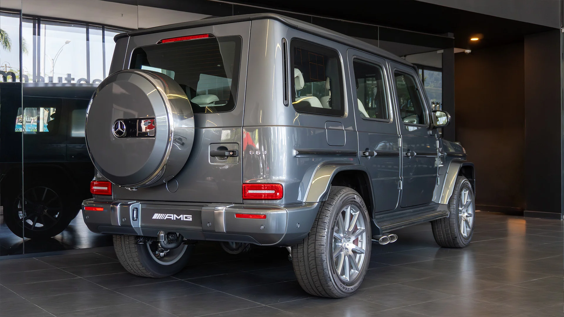 Alemautos-mercedes-benz-amg-g63-exterior-mobile-new