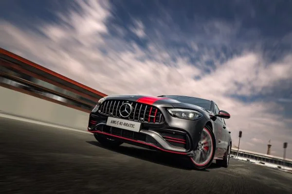 Descubre la Emoción de la Velocidad con el Mercedes-AMG C43