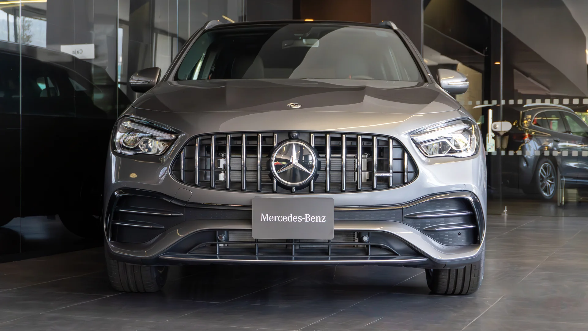 Mercedes-benz-alemautos-gla-35-interior-v2