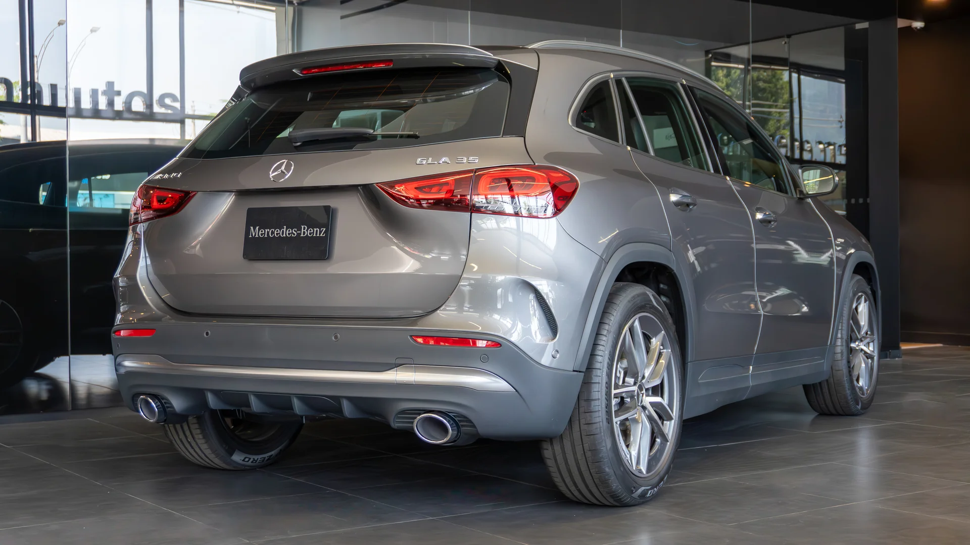 alemautos-mercedes-benz-gla-35.-onfort