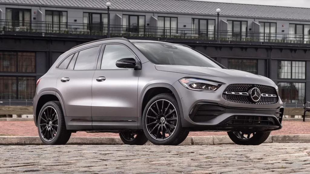 Mercedes-Benz GLA250: Innovación y Elegancia en una Camioneta