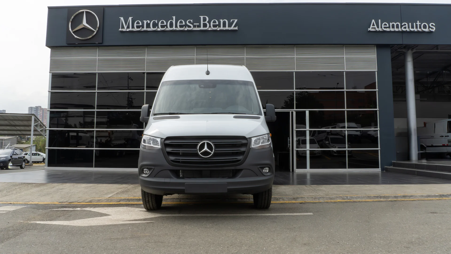 Mercedes-benz-alemautos-derecha-sprinter