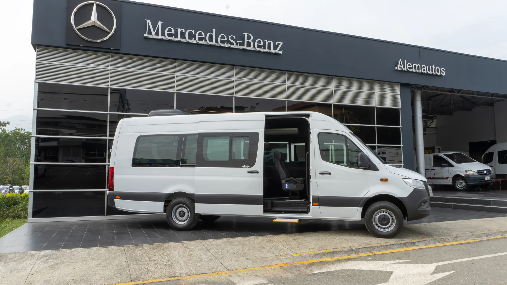 Mercedes-benz-alemautos-exterior-tooltip-1-sprinter