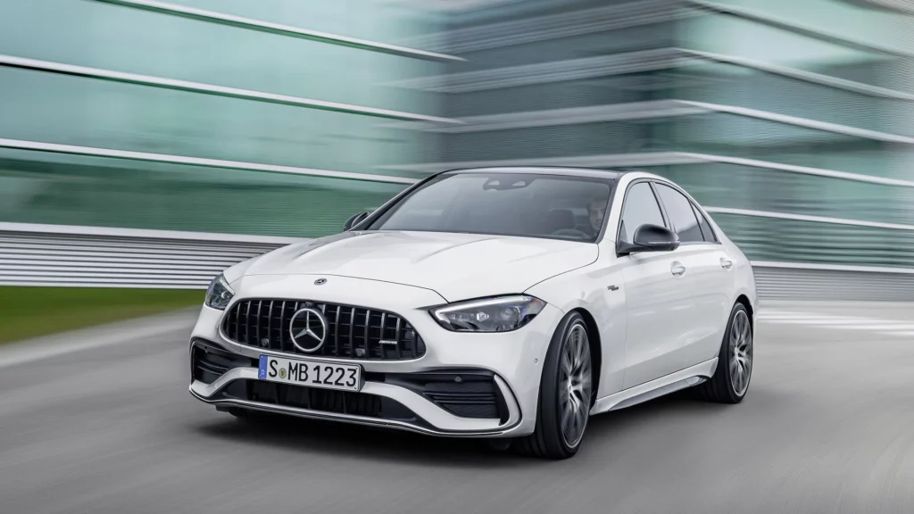 Motor y rendimiento del Mercedes-Benz C43: un vehículo imponente