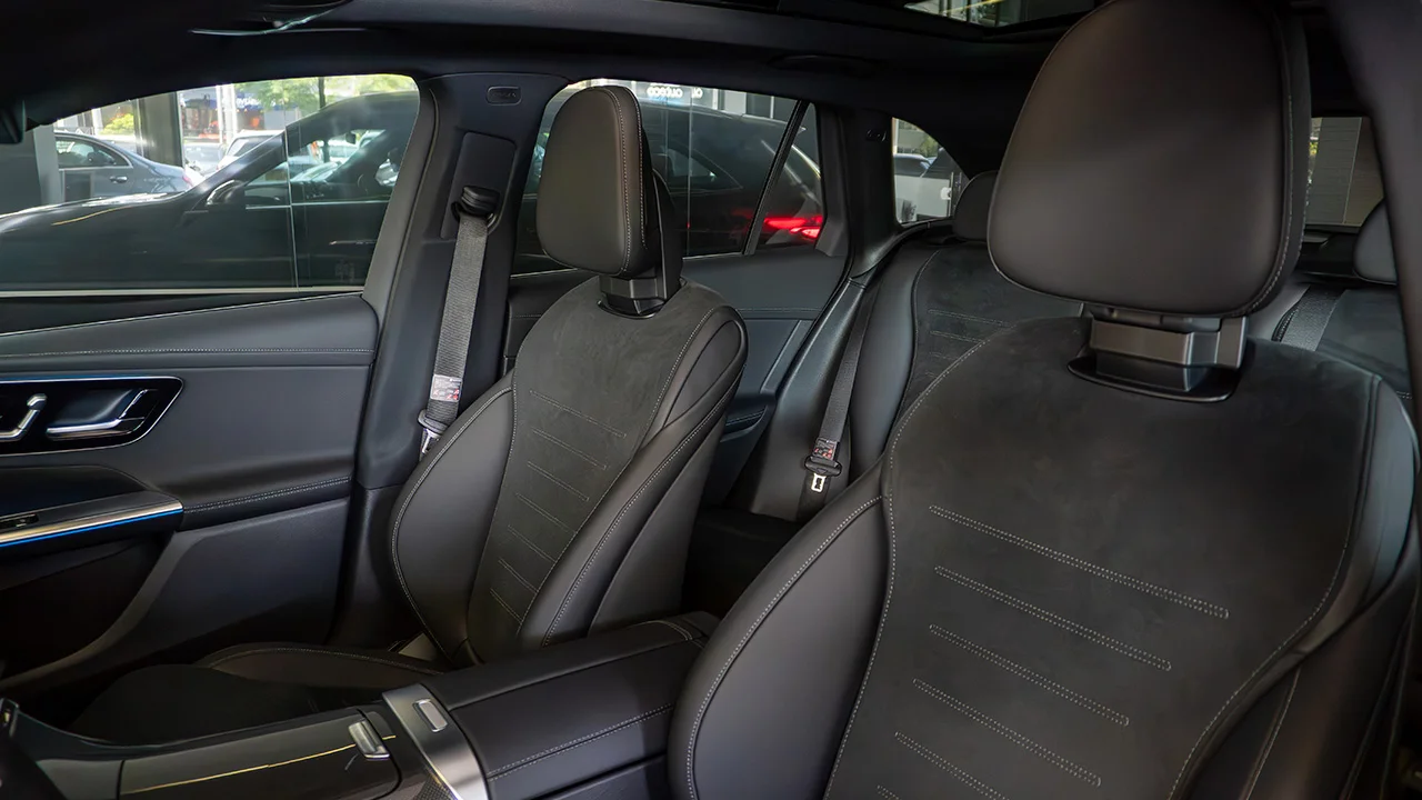 Mercedes-benz-alemautos-interior-tootlip-3-glc-300-4matic-amg-