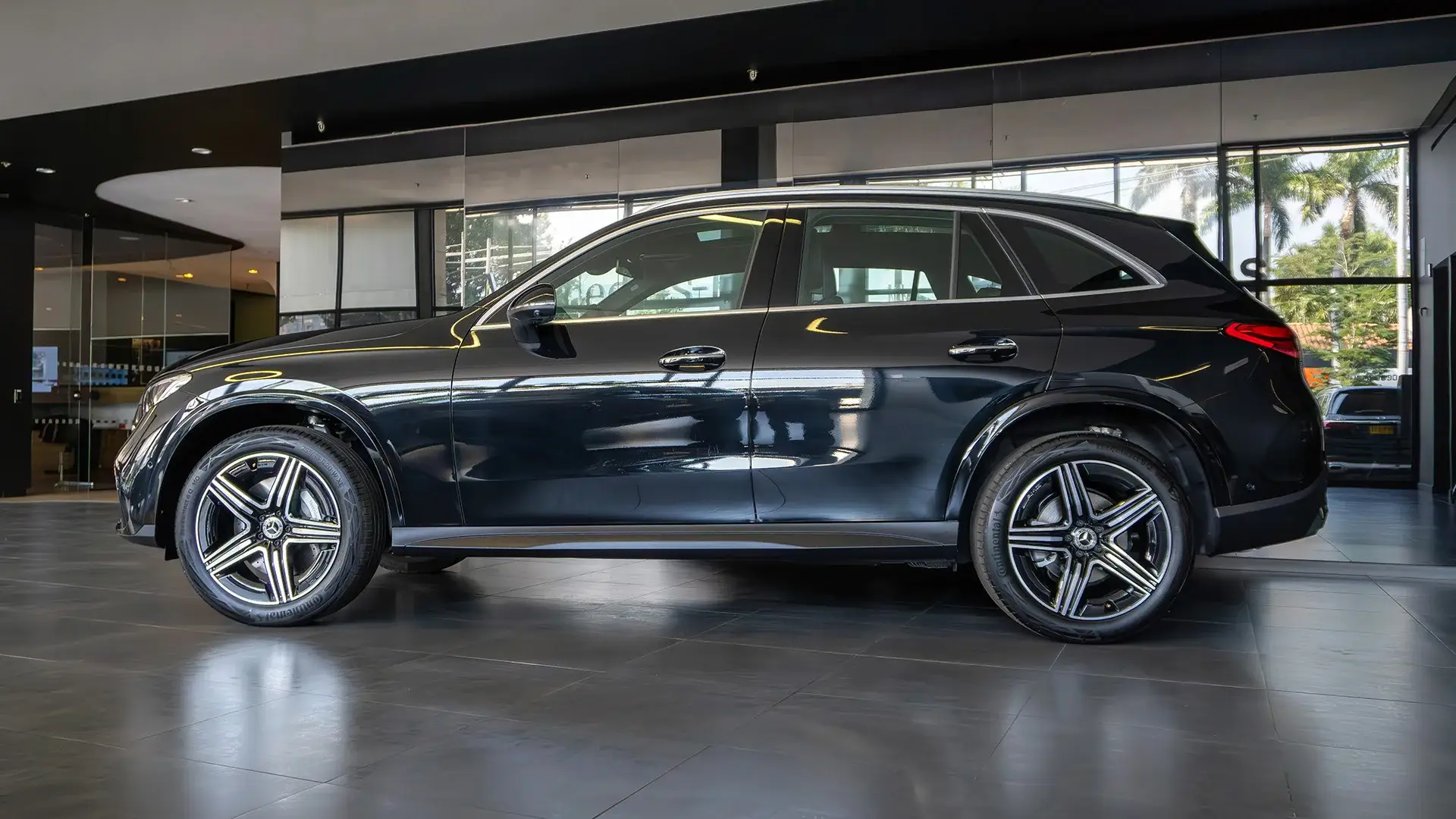 Mercedes-benz-alemautos-derecha-glc-300-4matic-amg-line