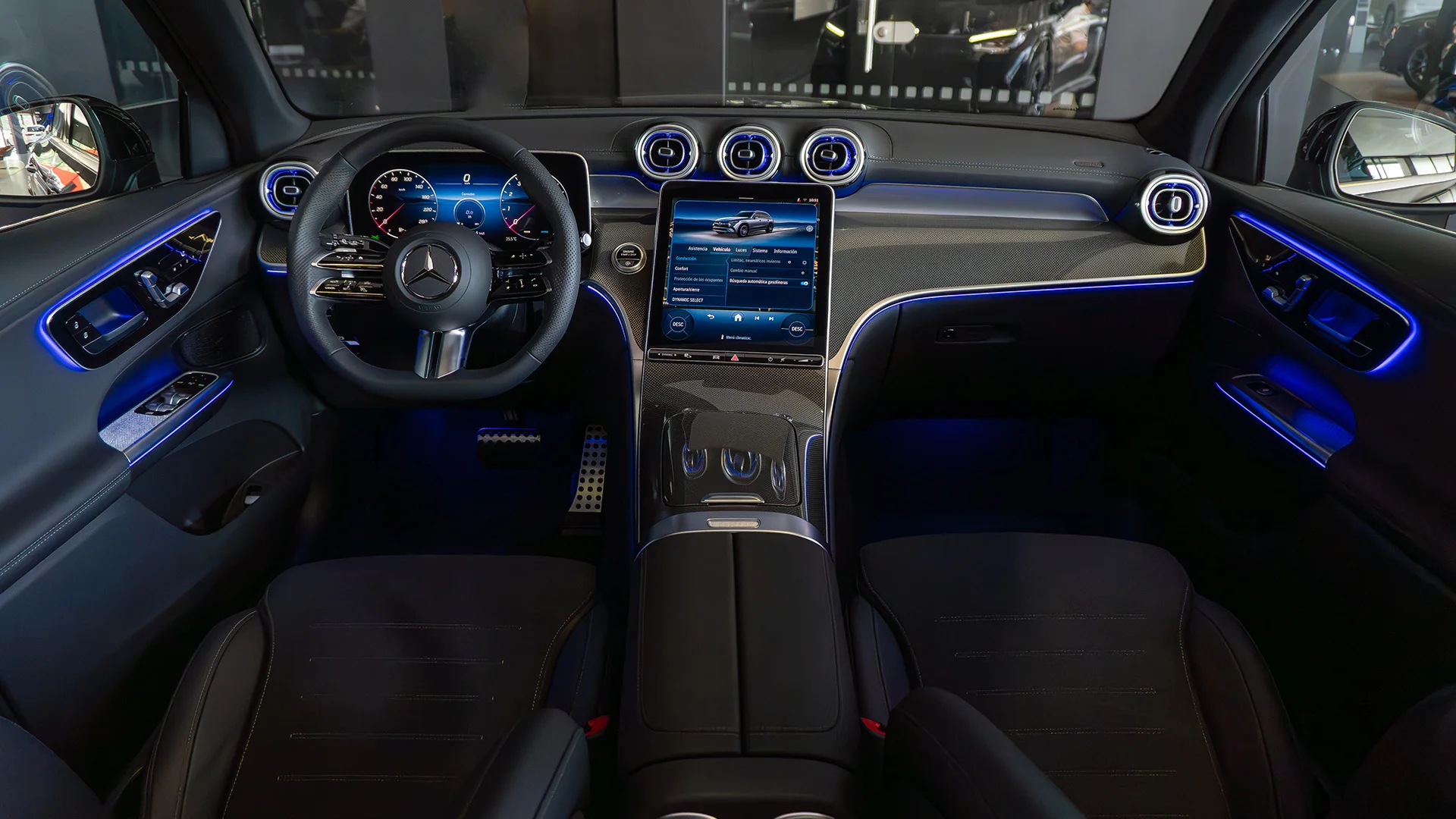 Mercedes-benz-alemautos-interior-2-glc-300-4matic-amg-line