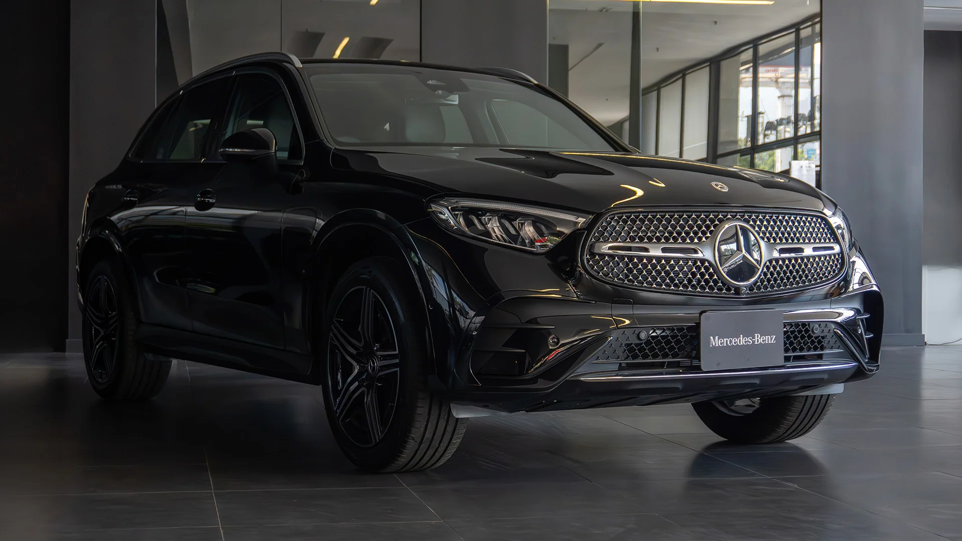 Mercedes-benz-alemautos-izquierda-glc-300-4matic-amg-line