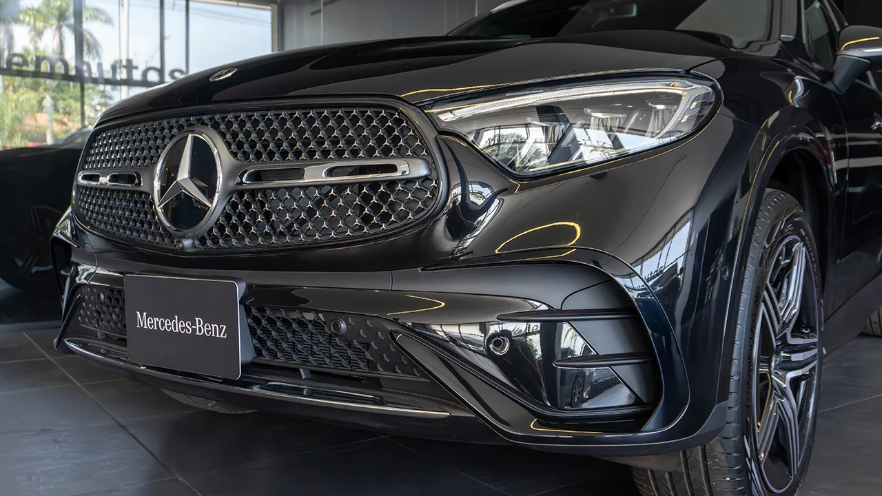 Mercedes-benz-alemautos-exterior-tootlip-2-glc-300-4matic-amg-line