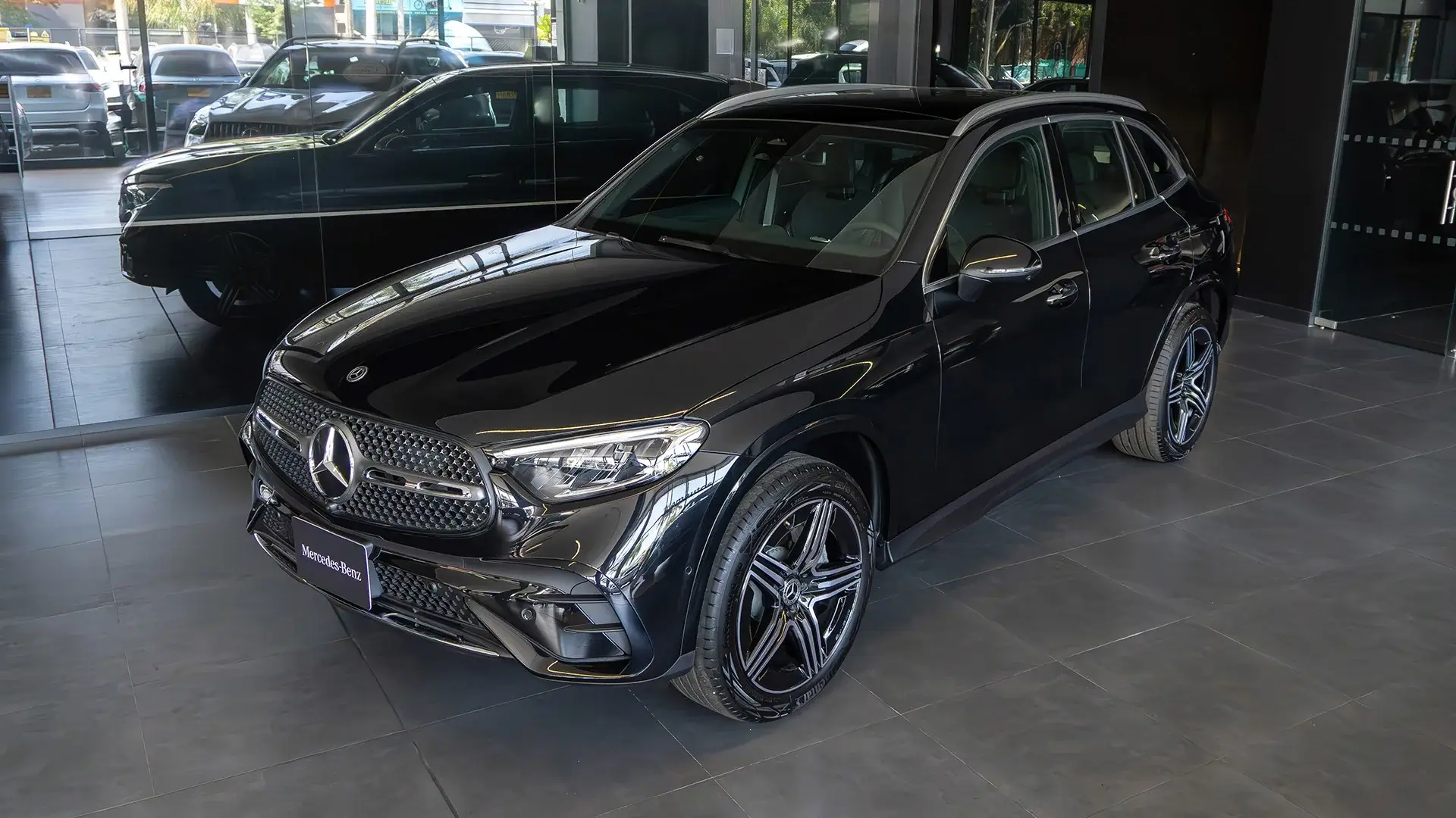 Mercedes-benz-alemautos-exterior-glc-300-4matic-amg-line
