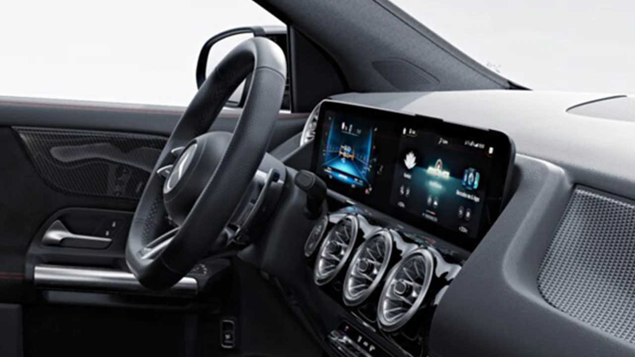 Mercedes-benz-alemautos-gla-35-interior-v2