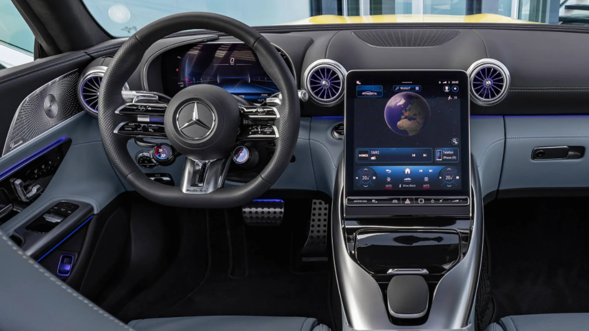 alemautos-mercedes-benz-interior-gt-53-mobile-new